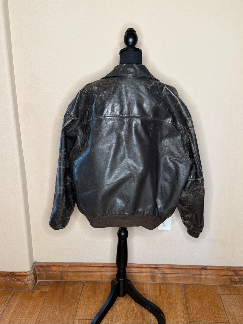 Avirex Black Distressed Leather Bomber Jacket Sz XXL - Picture 3 of 8